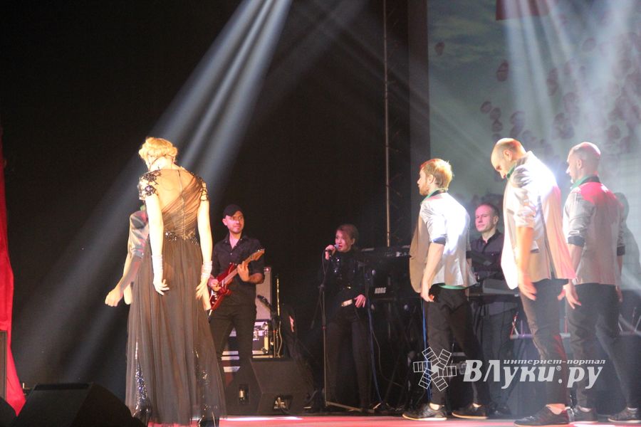 В Великих Луках состоялся концерт Кристины Орбакайте (фото)