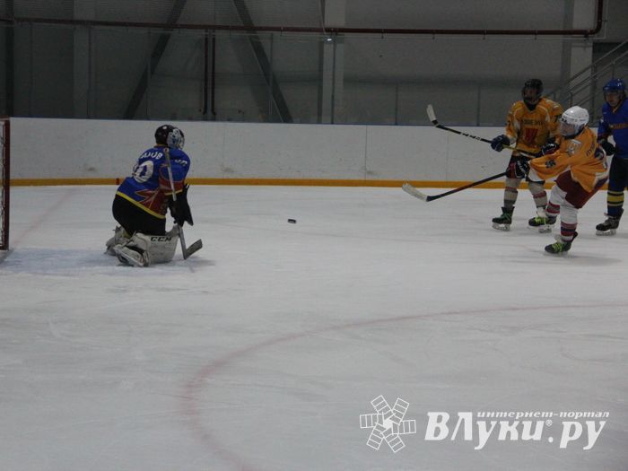 Великолукские хоккейные клубы провели матч в рамках чемпионата города (ФОТО)