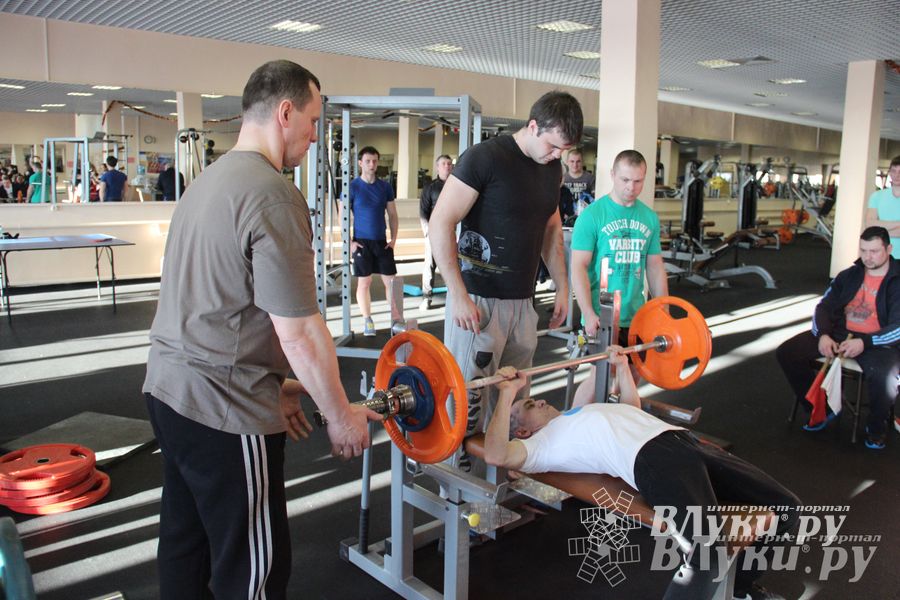 Соревнования по пауэрлифтингу прошли в Великих Луках (фото)