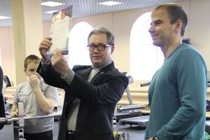 В Великих Луках состоялись Первенство города по жиму штанги и Первый Кубок города по армлифтингу (фото)