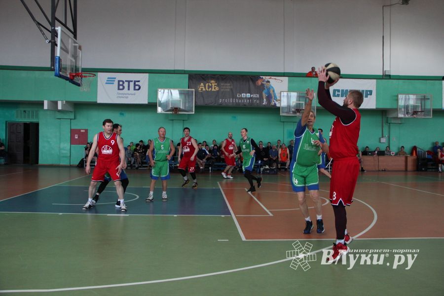 Великолучане — серебряные призеры межрегионального турнира ветеранов баскетбола (ФОТО)