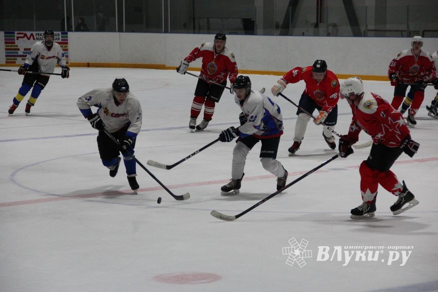 Две победы у великолукских хоккейных команд (ФОТО)