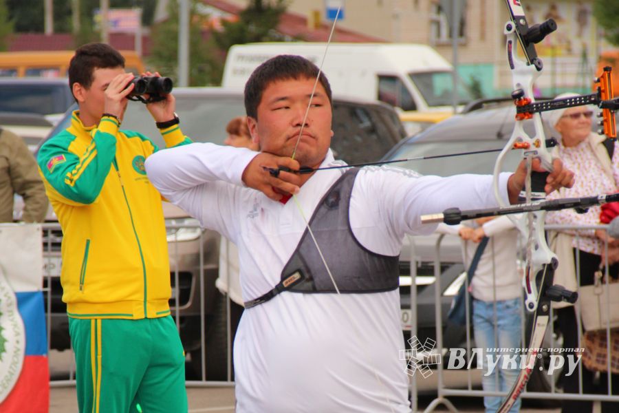 В Великих Луках проходит Чемпионат России по стрельбе из лука (ФОТО)
