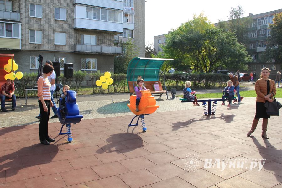 В Великих Луких благоустроили сквер на ул. Жукова (фото)