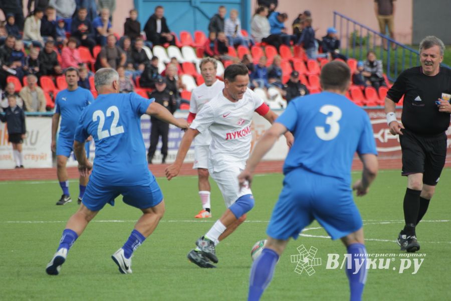 Матч ветеранов ФК «Спартак» и ветеранов великолукского футбола на «Экспрессе» (ФОТО)