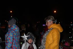 В Великих Луках зажглась новогодная ёлка (ФОТО)