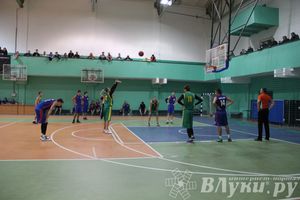 Команда «Экспресс» стала обладательницей Кубка г. Великие Луки по баскетболу