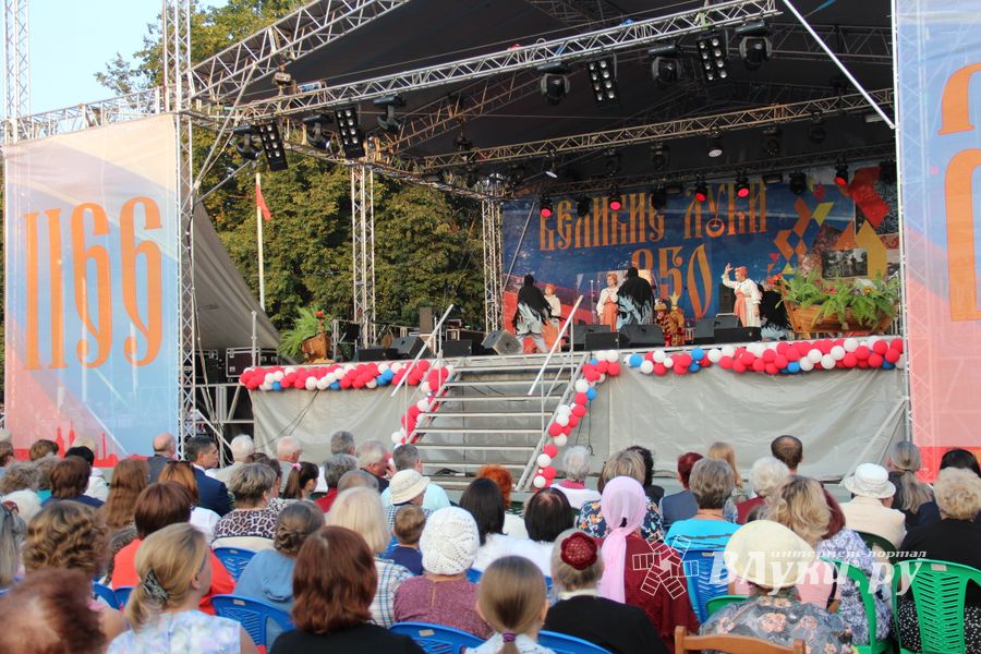 Людмила Чурсина и Пелагея поздравили Великие Луки с 850-летием (ФОТО)