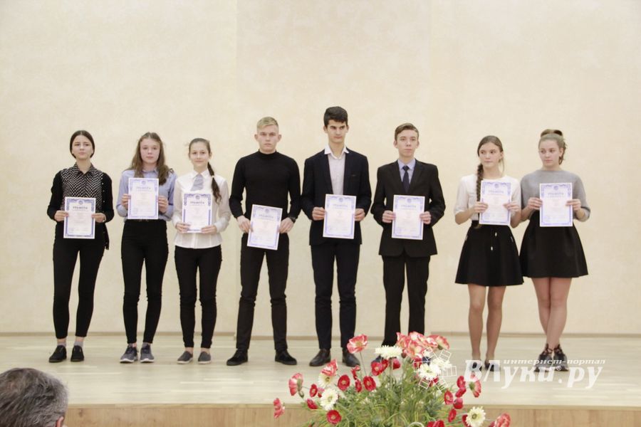 В великолукской школе № 13 чествовали лучших в спорте и учебе (ФОТО)