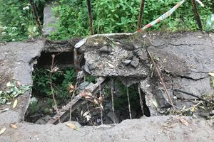 Великие Луки: Где-то строят, а где-то — рушится (ФОТО)