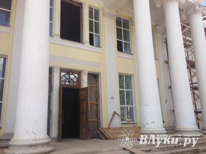 Андрей Тучак посетил Драматический театр в Великих Луках (ФОТО)