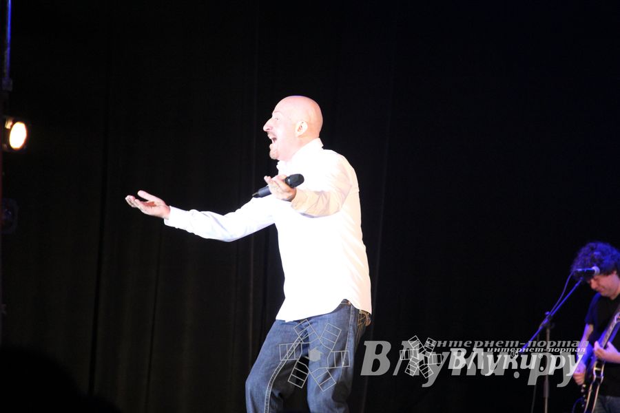 Концерт Евгения Григорьева прошел в Великих Луках