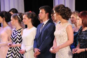 В Великих Луках выпускникам вручили медали «За особые успехи в учении» (ФОТО)