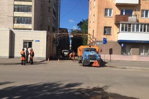 В Великих Луках производится ямочный ремонт дорожного покрытия (ФОТО)