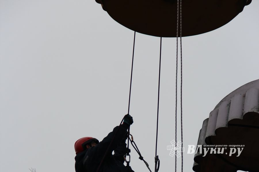 В Великих Луках в Парке культуры и отдыха полным ходом идёт подготовка к празднованию Масленицы (фото)