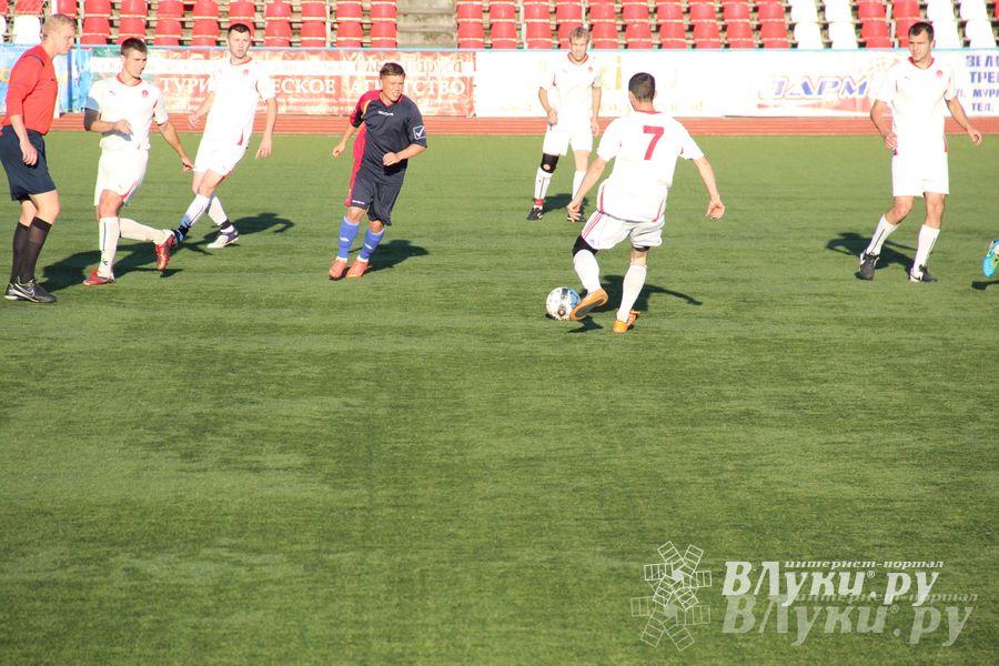 В Великих Луках команда «КПРФ» обыграла команду «Спартака» (фото)
