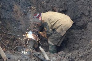 На ул. Вокзальная прорвало водопровод — дорога перекрыта (ФОТО)