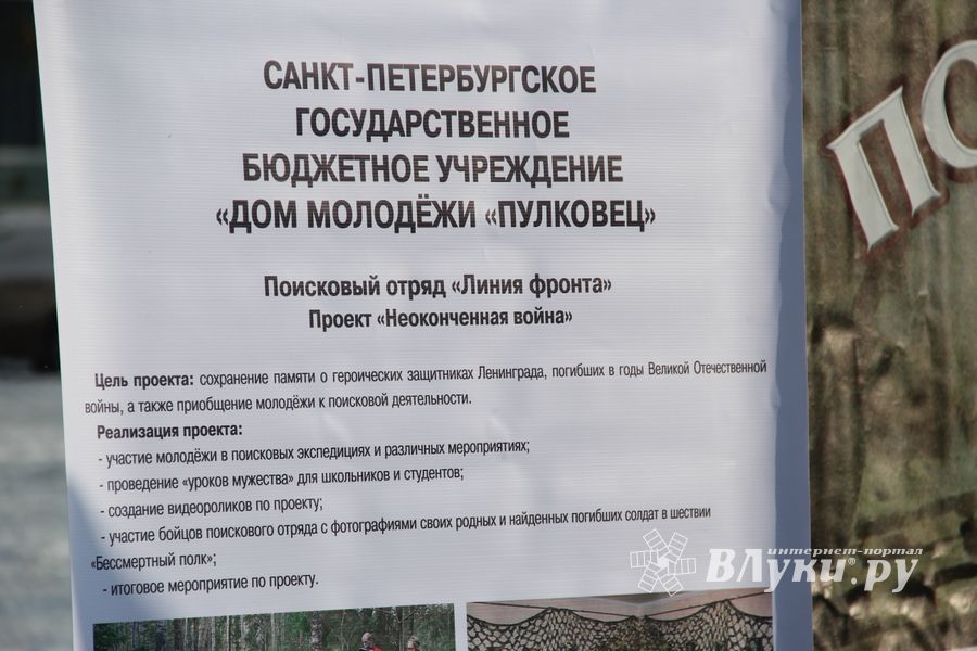 Великолучанам показывают армейскую технику и кормят кашей (6+) (ФОТО)