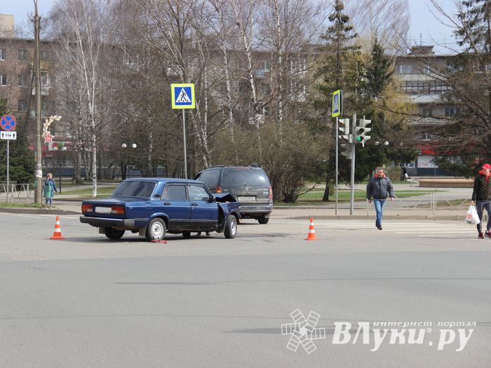 ДТП на перекрёстке Ленина-Дьяконова (ФОТО)