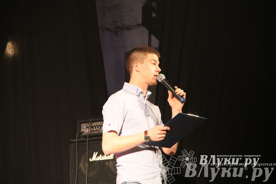 В Великих Луках прошел фестиваль живой музыки «Ставим на аватарках небо» (фото)