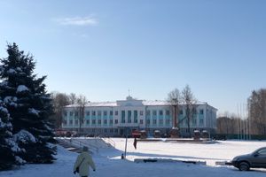 ФОТОФАКТ: Администрацию города чистят от сосулек