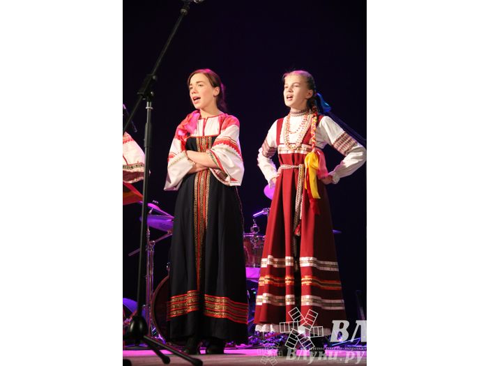 В Великих Луках прошел фестиваль живой музыки «Ставим на аватарках небо» (фото)