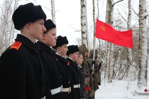 Никто не забыт: в Великих Луках благоустроили могилу неизвестного солдата (ФОТО)