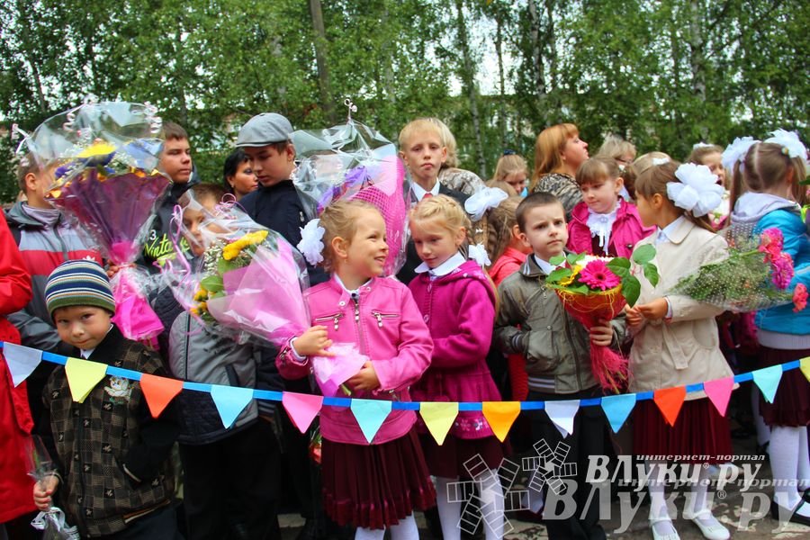 Школы города отметили 1 сентября (фото)