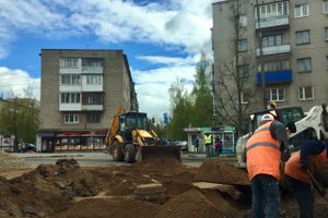 фотофакт: на пр-те Гагарина в Великих Луках продолжается ремонт 