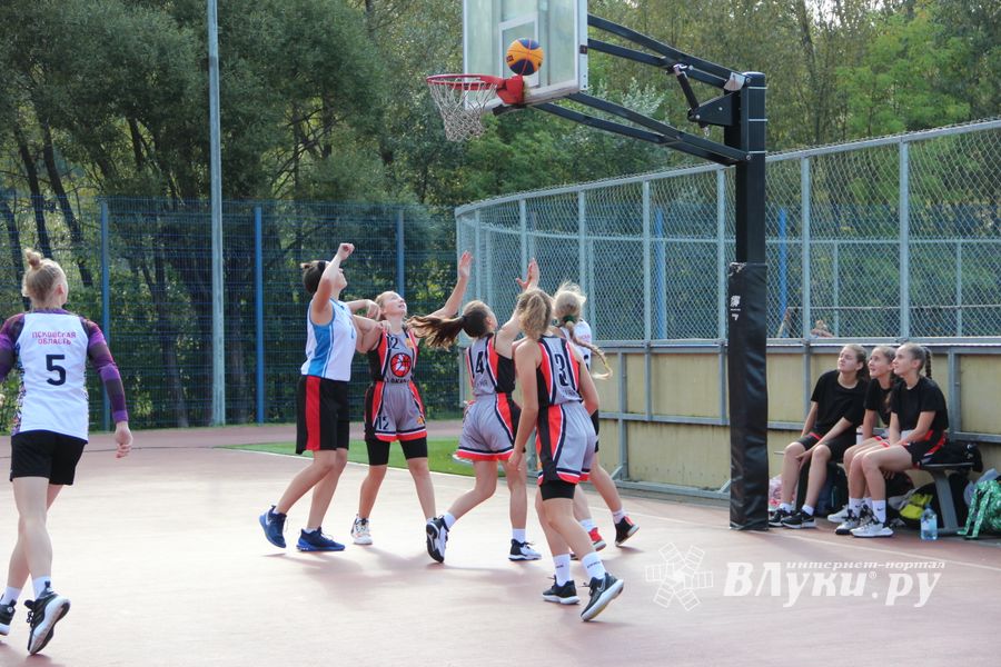 В Великих Луках прошли региональные соревнования «Оранжевый мяч» (ФОТО)