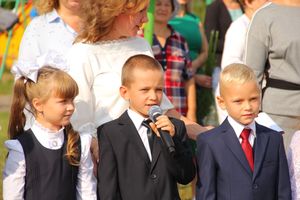 1 сентября в школах Великих Лук прошли Торжественные линейки (ФОТО)