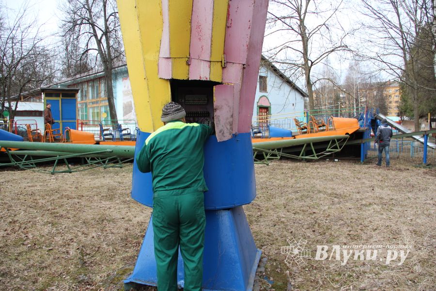 Аттракционы великолукского парка проверили на безопасность (ФОТО)