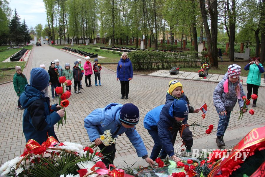 Великолучане почтили память героев Великой Отечественной (ФОТО)