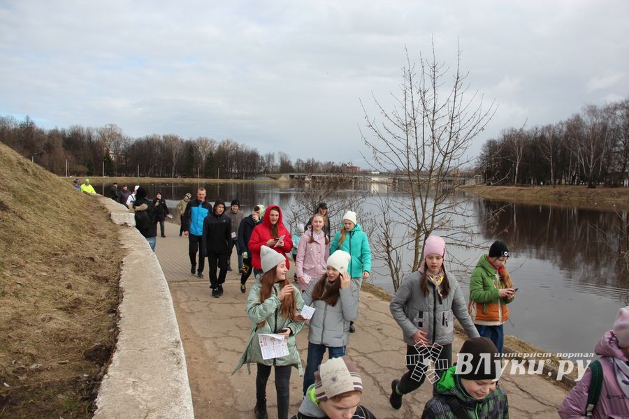 Великолучане присоединились к Всероссийской акции по ходьбе (ФОТО)
