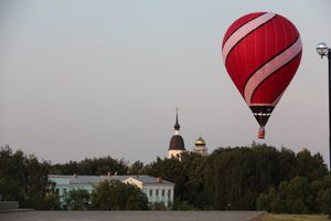 Аэростаты летают над городом (ФОТО)