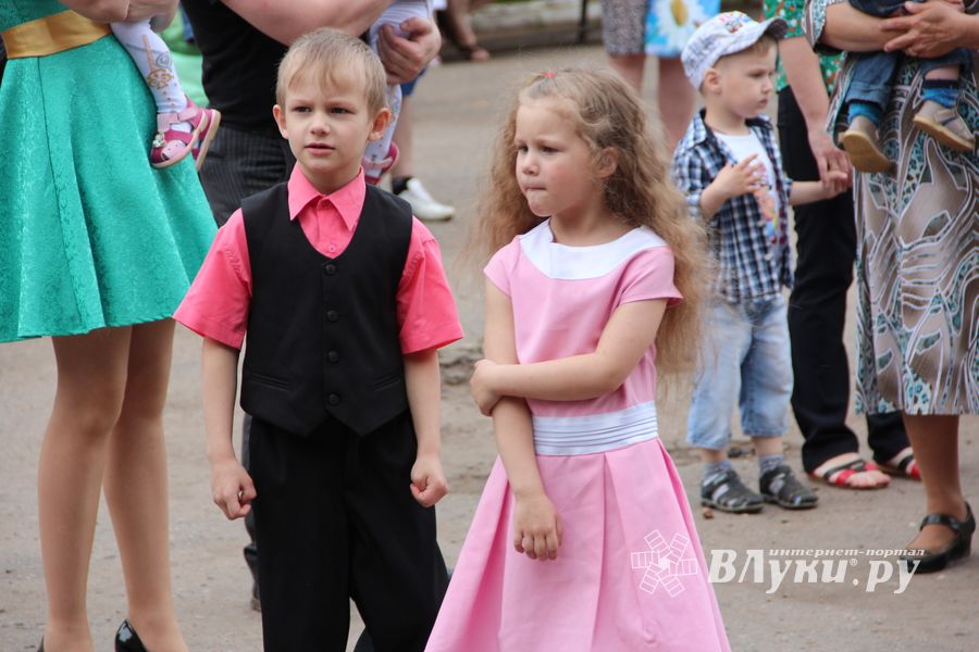 В Великих Луках чествовали близнецов (ФОТО)