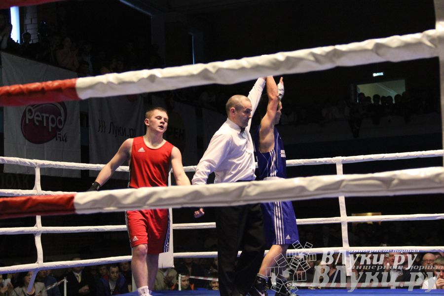 В Великих Луках состоялась матчевая встреча по боксу