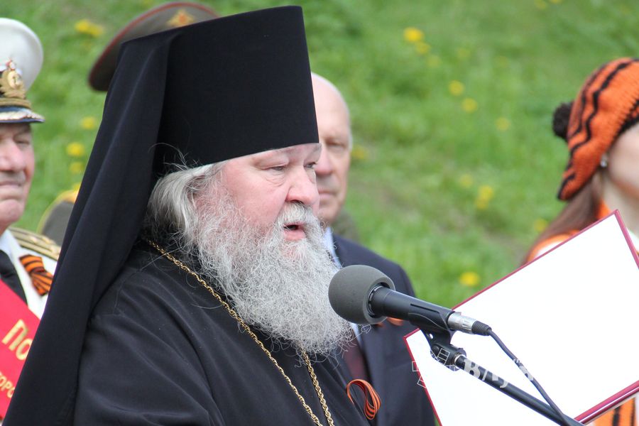 Парад Победы в Великих Луках (фото)