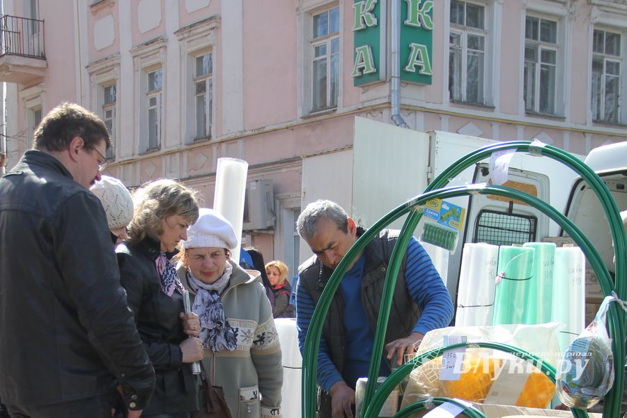 Универсальная торговая ярмарка «Весна-2015» прошла в Великих Луках (фото)