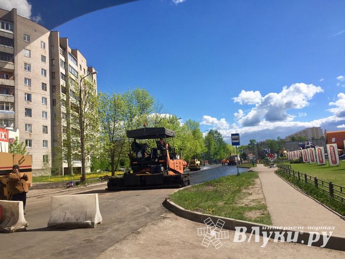 Ул. Вокзальную в Великих Луках асфальтируют (ФОТО)