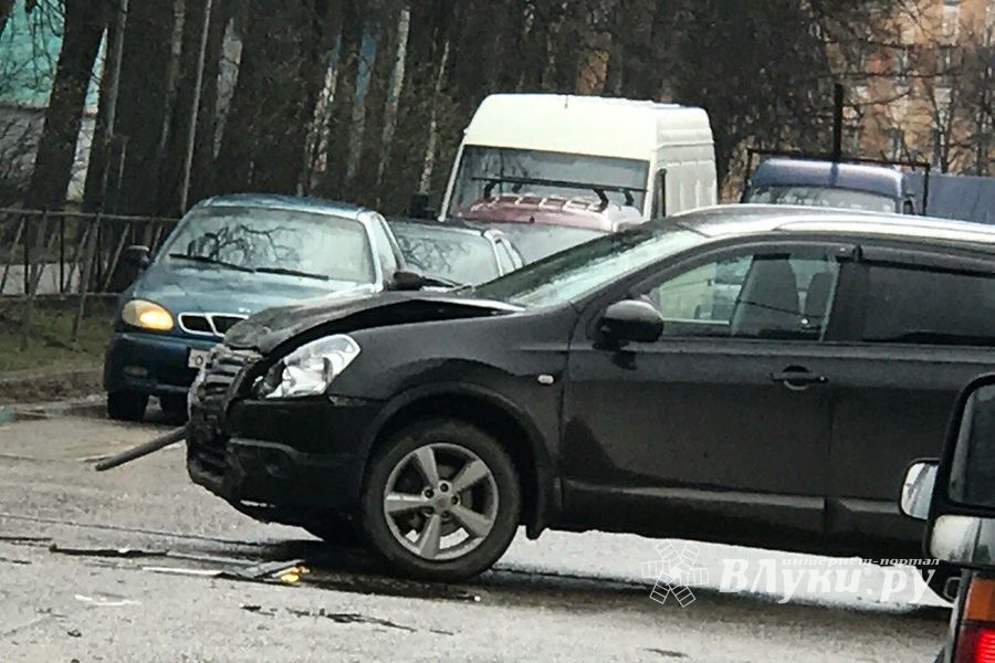 На Первомайской в Великих Луках произошло ДТП (ФОТО)