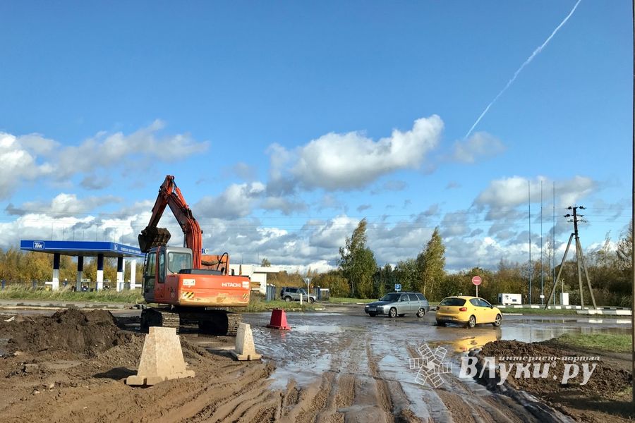 Проезд перекрёстка Дружба-Дьяконова временно затруднён (ФОТО)