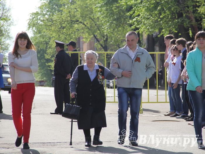 Парад Победы в Великих Луках (фото)