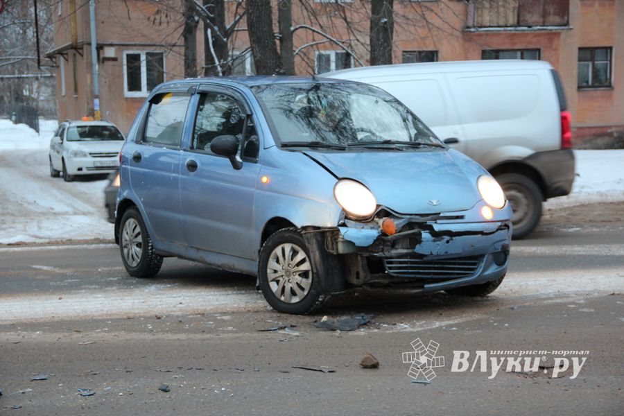 Две легковушки столкнулись на Гагарина (ФОТО)