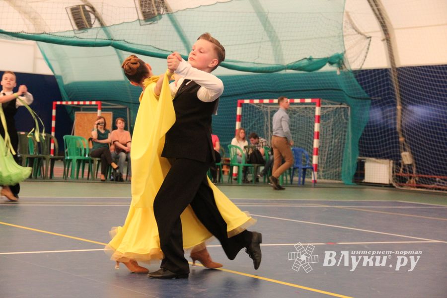 В Великих Луках прошел турнир по спортивным бальным танцам (ФОТО)