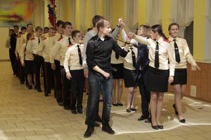 В Великих Луках состоялся кадетско-лицейский бал (ФОТО)