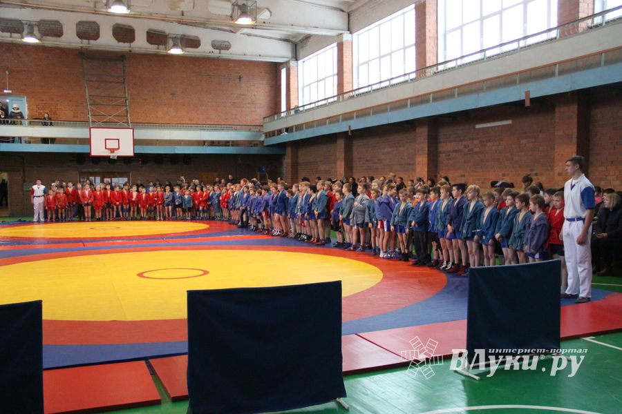 В Великих Луках проходит турнир самбистов (ФОТО)