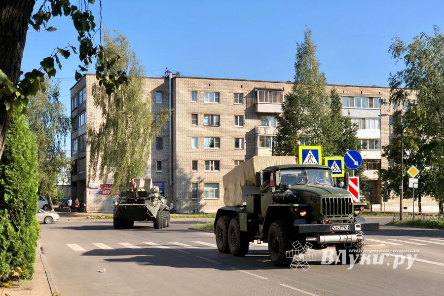 Фотофакт: на улицах города военная техника