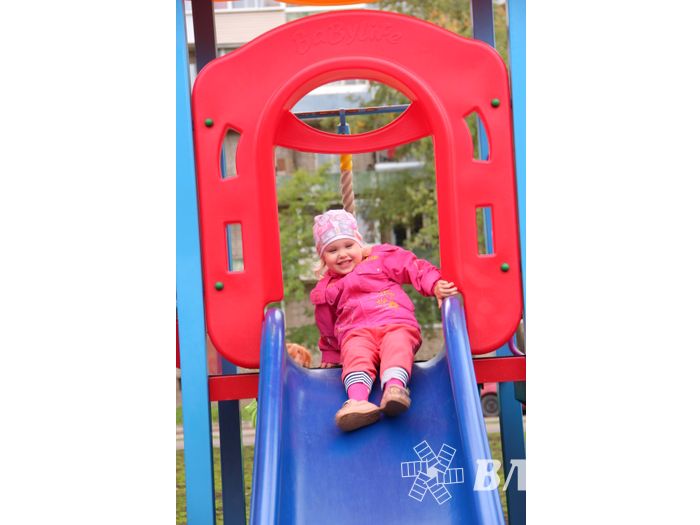 Благоустроенный сквер по улице Жукова начал радовать детей (фото)