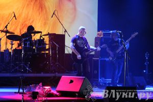 В Великих Луках состоялся концерт Дениса Майданова